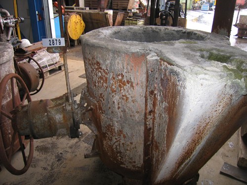 Casting ladle with planetary gear and feet for lifttrack, 2,5 t, teapot